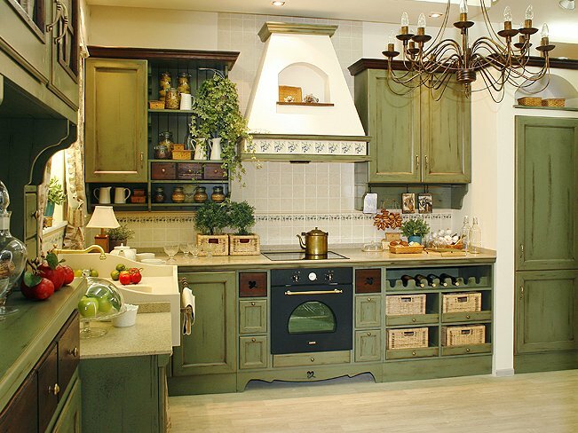 Provanso stiliaus žalia virtuvė