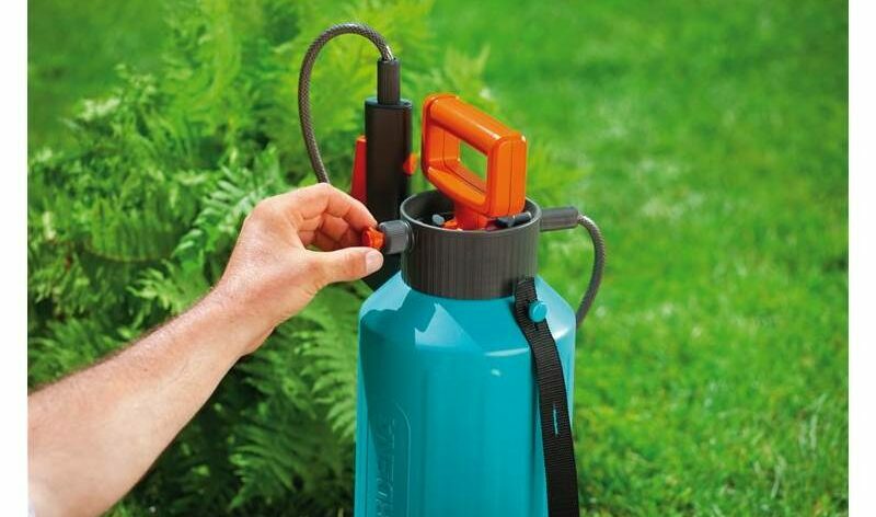 how to use a pump sprayer