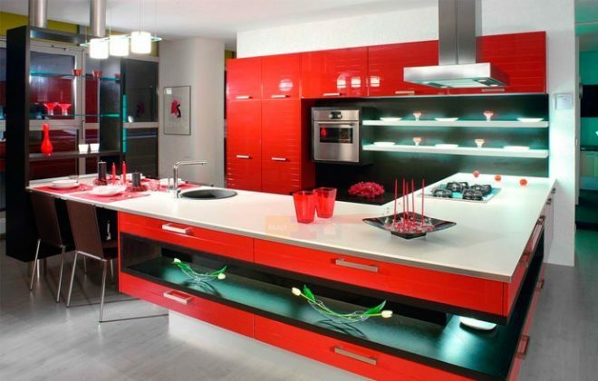 rdeča kuhinja v visokotehnološki notranjosti 2