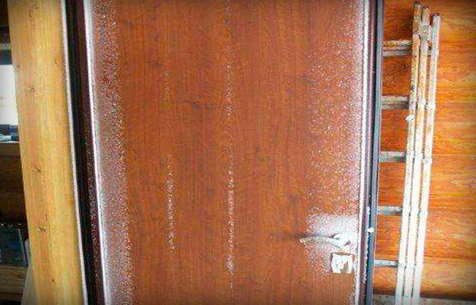 Jak prawidłowo zaizolować drewniane drzwi wejściowe własnymi rękami: instrukcje krok po kroku