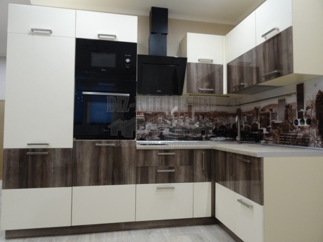White kitchen with dark center