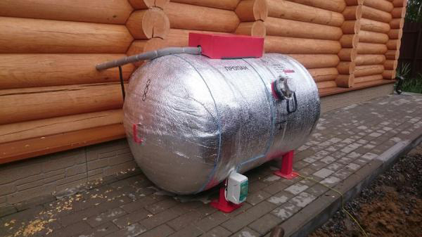 Insulation of a ground gas tank