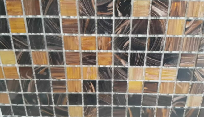 Mosaikschürze aus Feinsteinzeug