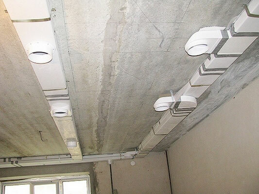 Installation of ventilation ducts on the ceiling