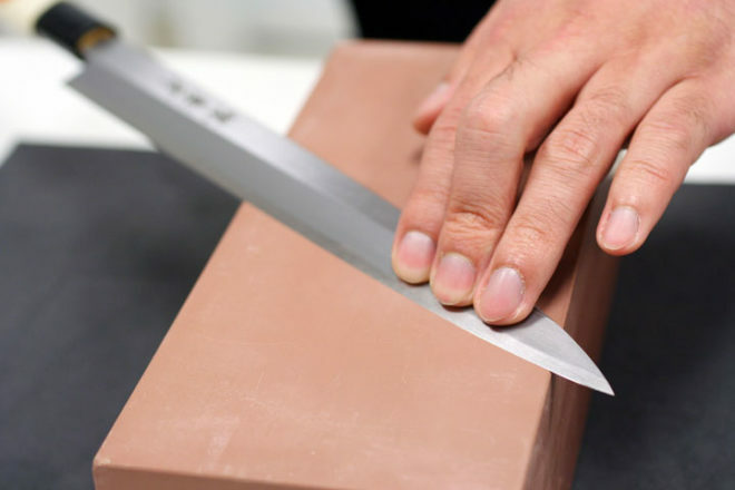 Hogyan élesítsünk kést helyesen és gyorsan otthon