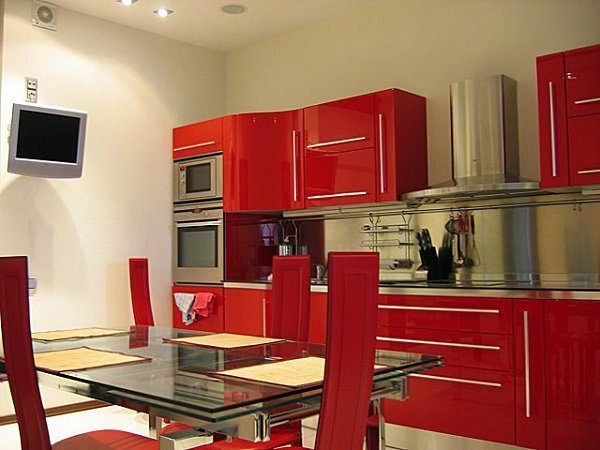 kuchyňa v červenej farbe 1