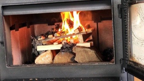 Spezifische Verbrennungswärme von Brennholz