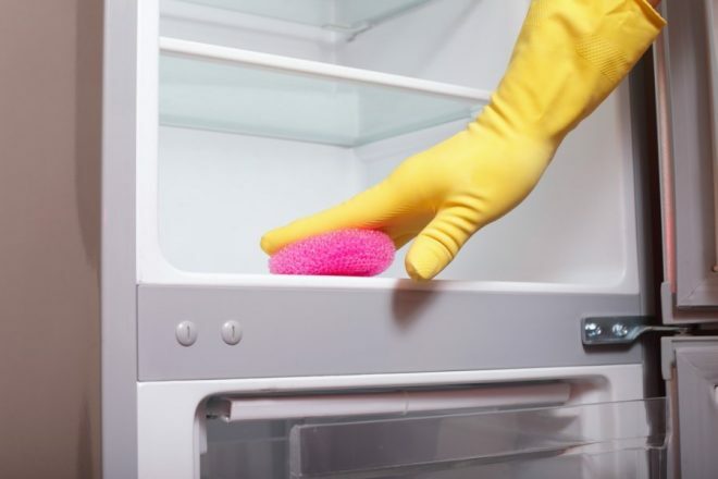 A hűtőszekrény mosása
