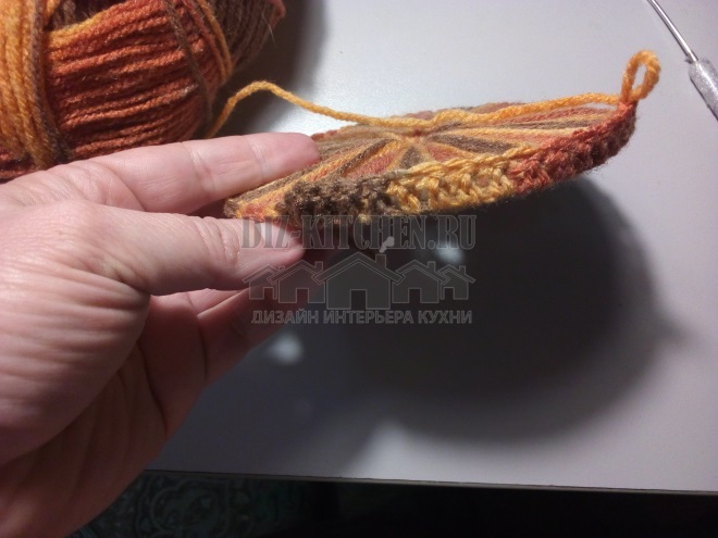 We begin to knit the side of the box itself