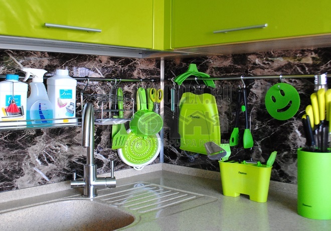 Stylish kitchen in lime shade 5.5 msup2sup with dishwasher