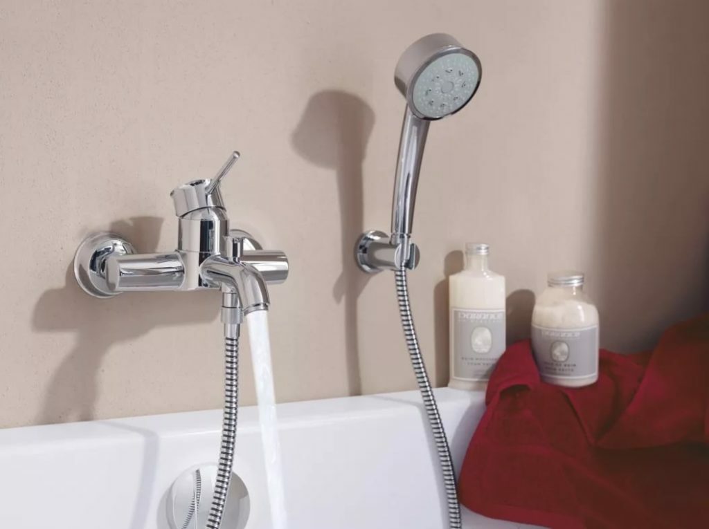 Das Gerät des Mischers für ein Badezimmer mit Dusche: Was sind?