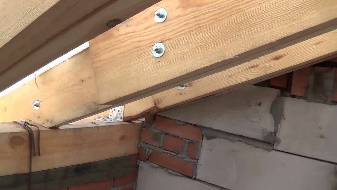 Pavėsinės stogo „pasidaryk pats“ žingsnis po žingsnio instrukcija dėl stogo įrengimo + pastogės stogo privalumai ir trūkumai
