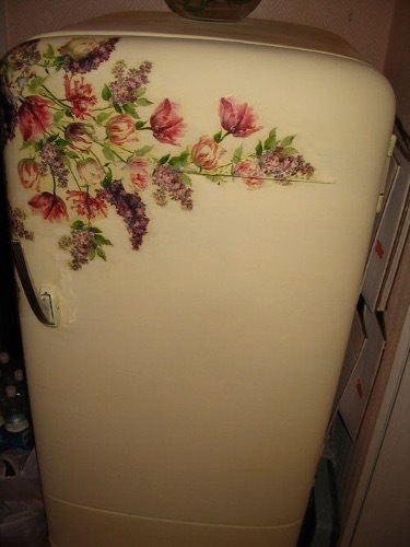How to make decoupage on the refrigerator