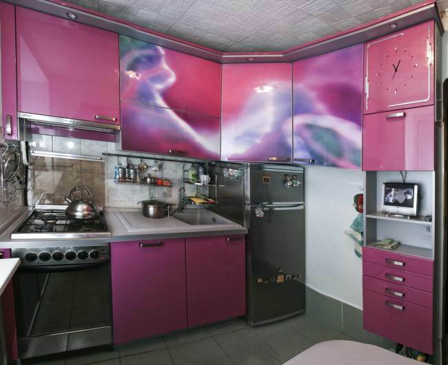 Pinkki keittiö