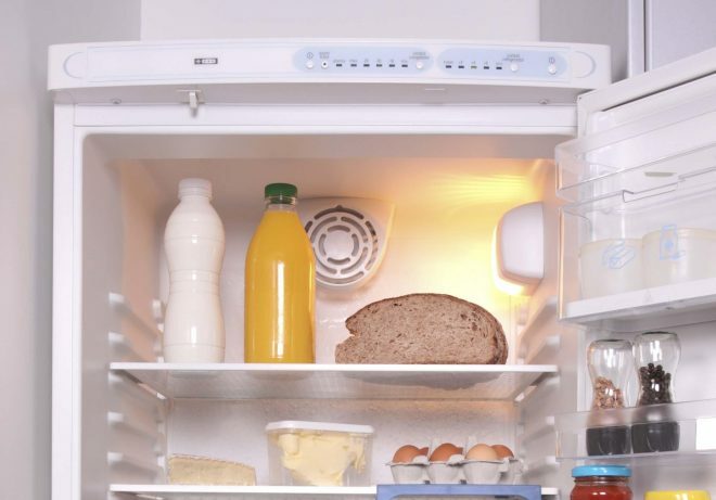Melnā maize ledusskapī