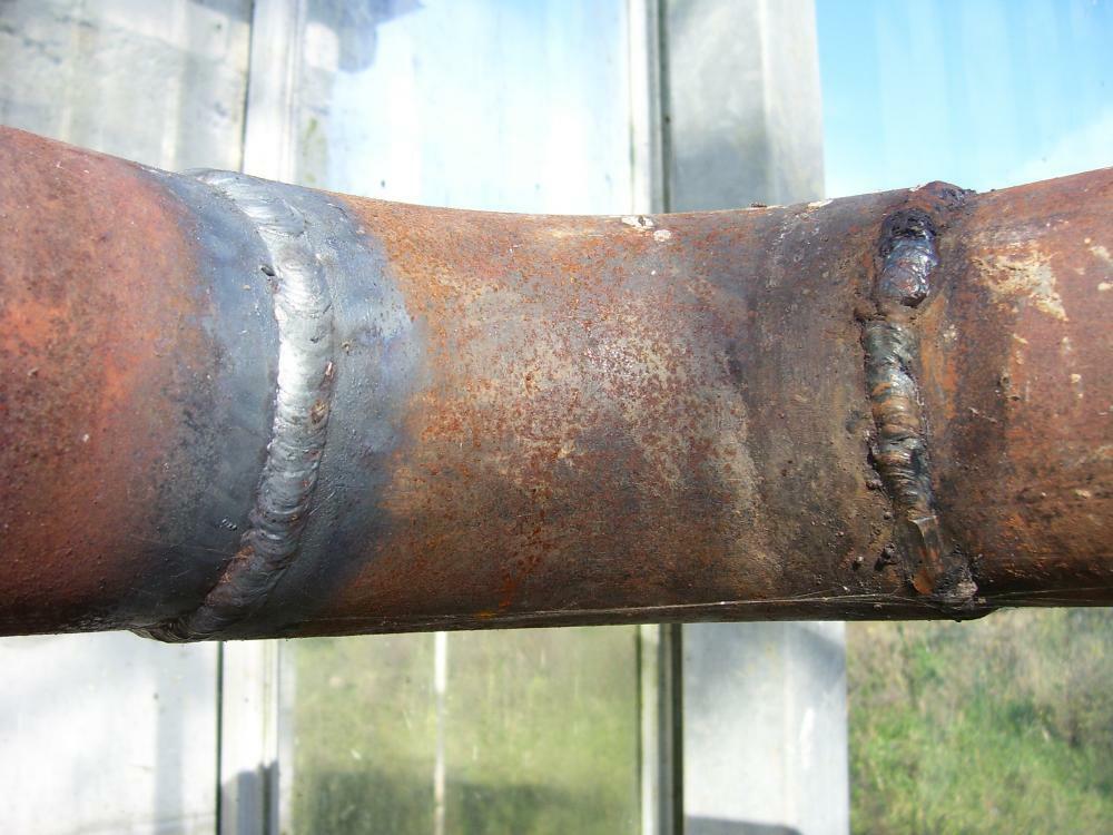 Welded seams on a gas pipe