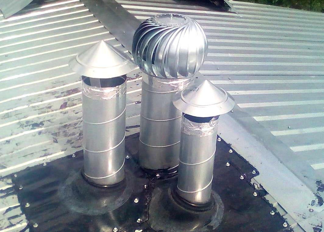 Ventilasjonsrør for taket: råd om valg av rørledning og analyse av installasjonsnyanser