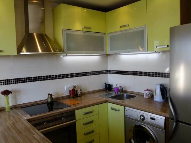 Küche 12 qm: Innenraum mit Erker und Essbereich