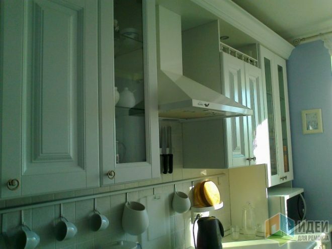 Design of a straight white kitchen 8 sq.