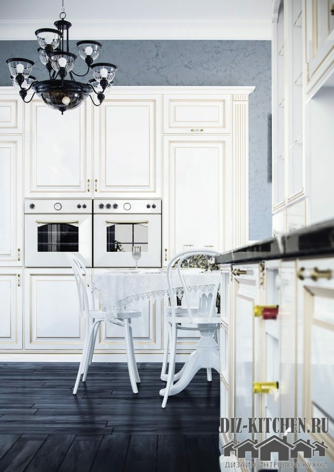 Klasična bela kuhinja 16 kvadratnih metrov. m. v zasebni hiši