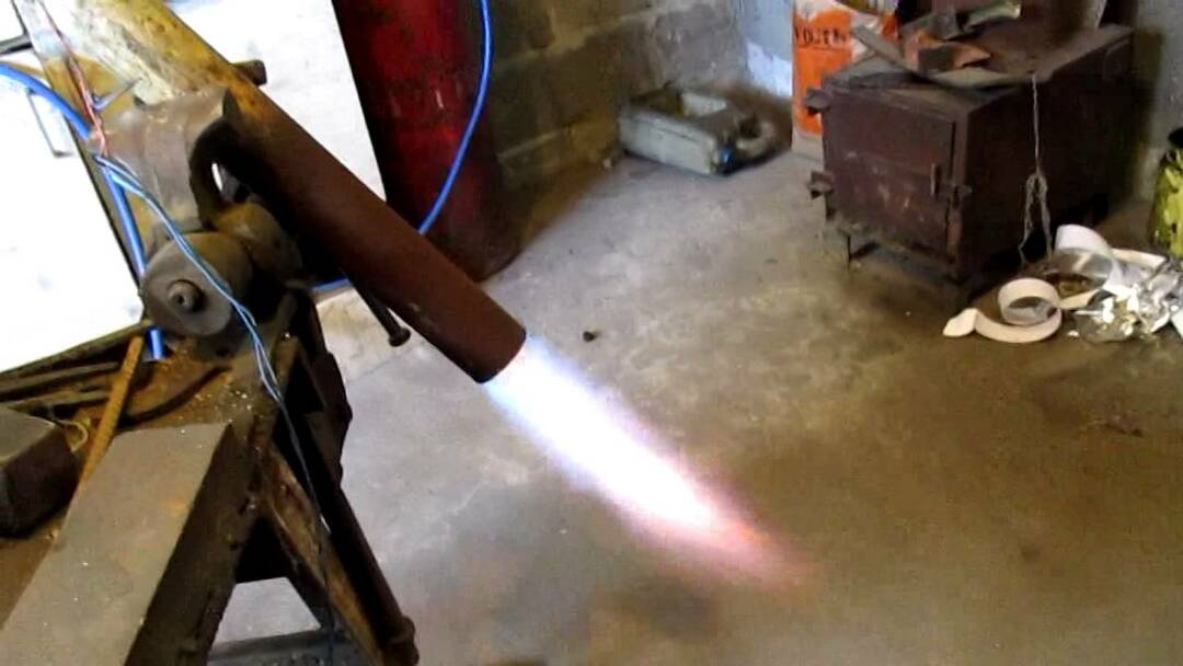 Do-it-yourself gas injection burner for a forge forge: assembly instruction