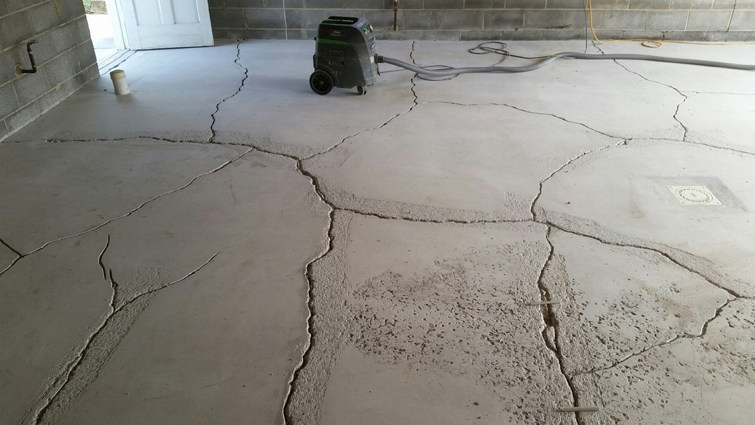 Cracked concrete floor screed