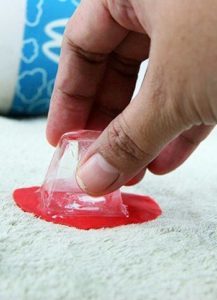 How to remove chewing gum from a sofa by freezing.