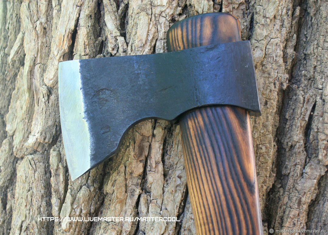 Que aço e madeira são melhores para um machado