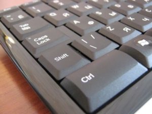 Skift på tastaturet: hva knappen betyr og hvor den er