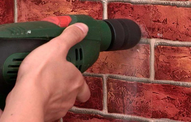 Installation of classic plastic dowels in solid and hollow bricks