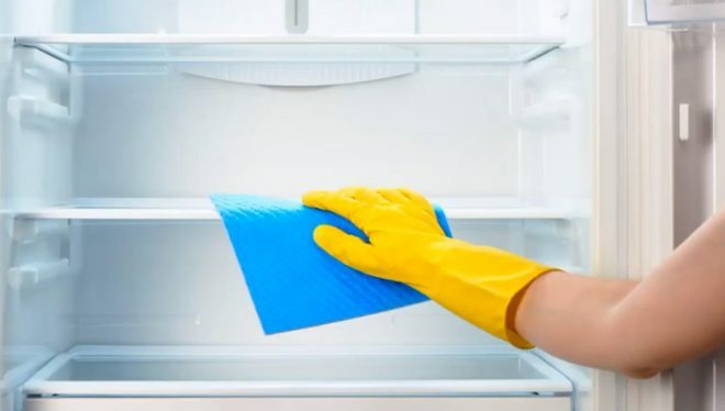 Először tisztítsa meg a hűtőszekrényt