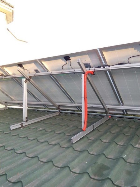 Kuinka asentaa aurinkopaneelit katolle - vaihe 4