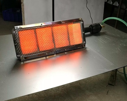 Încălzitor cu infraroșu într-o cameră de producție