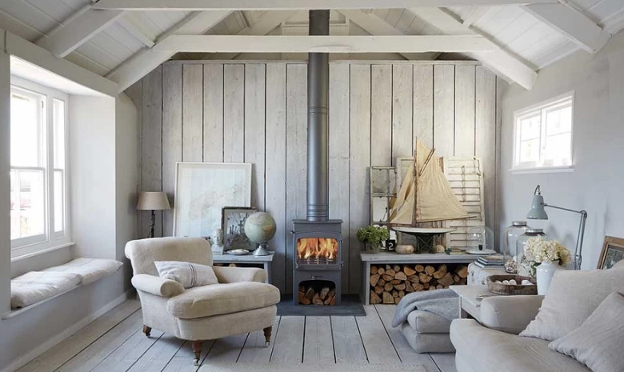Pequena sala de estar em estilo escandinavo
