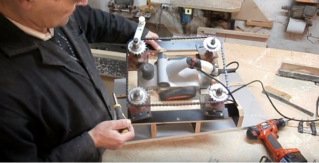 Thicknesser from an electric planer