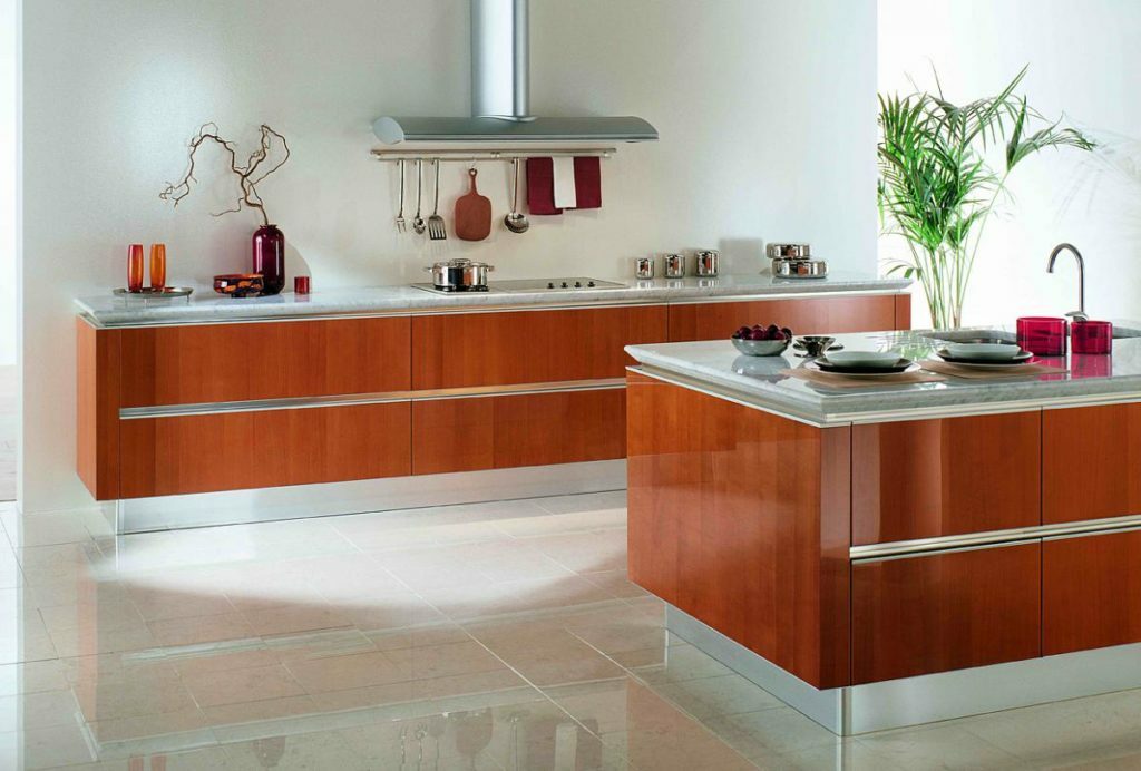 Cozinha sem armários superiores: características, vantagens, foto interior