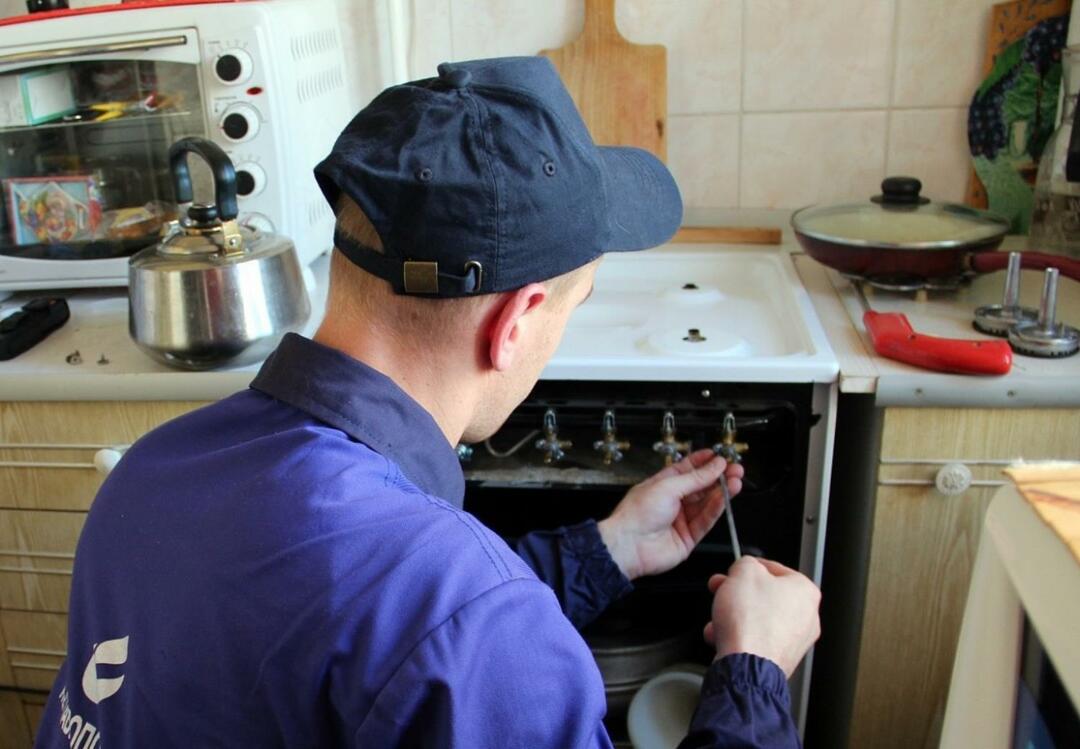 Remplacement d'une cuisinière à gaz dans un appartement: amendes, lois, règlements et autres aspects juridiques