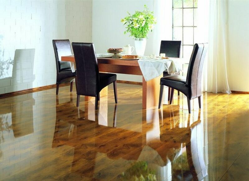 Glossy laminate in the living room