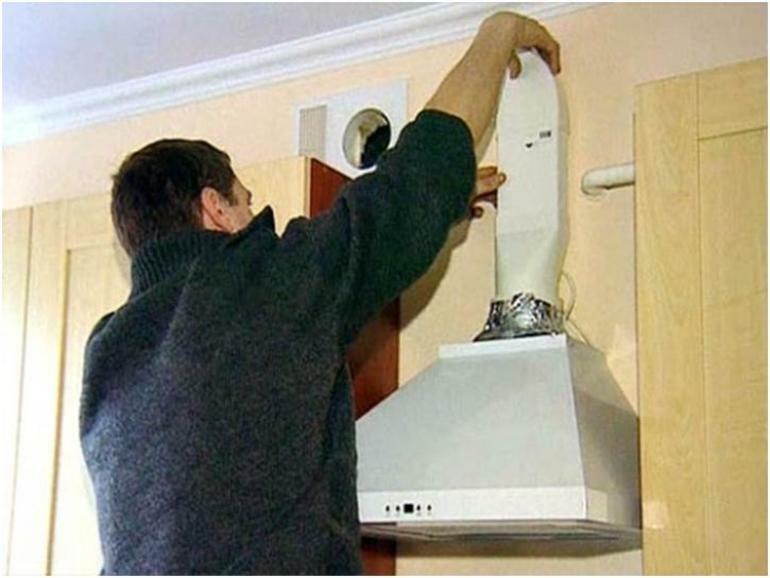 Installing a cooker hood 