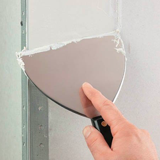 Hoe u de binnenhoeken van de muren gelijkmatig met uw eigen handen kunt plamuren: tips - Setafi
