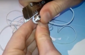 How to disassemble the vacuum earphone