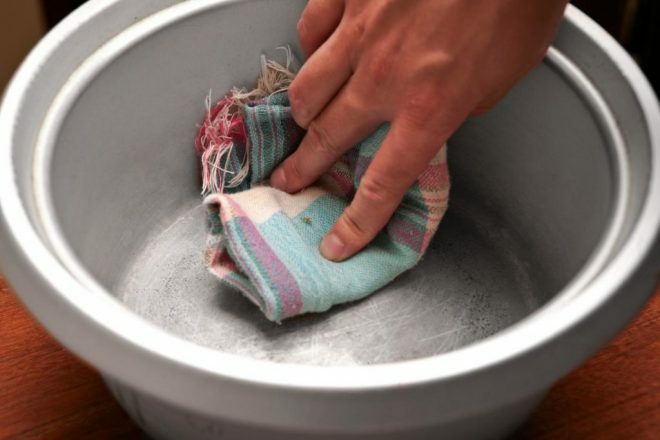 Kaip išplauti vašką nuo indų: valymo niuansai, geriausi būdai
