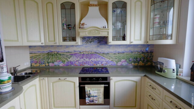 Kitchen tile for apron