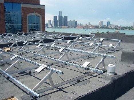 Sådan installeres solpaneler på taget - 1 trin