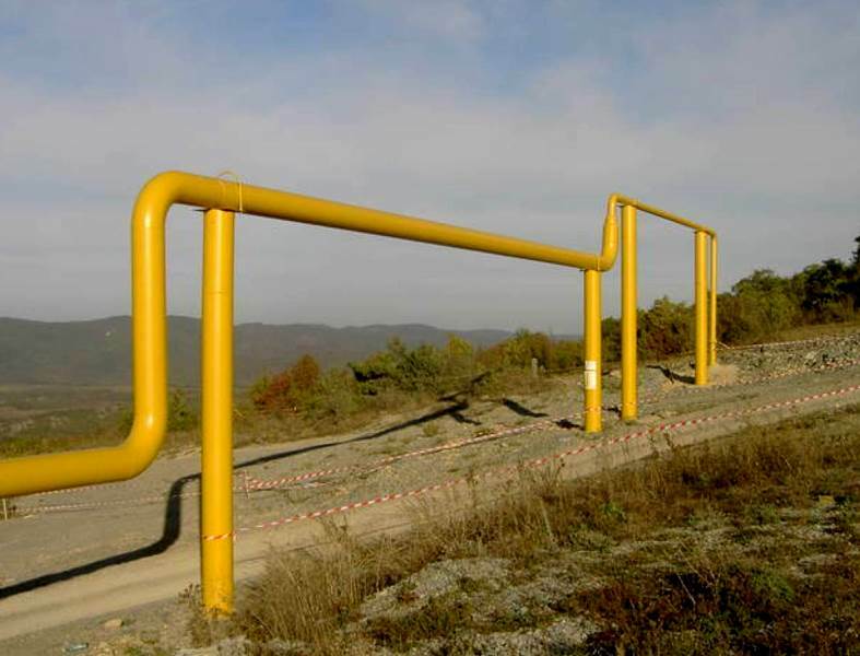 Elevated gas pipeline above the road