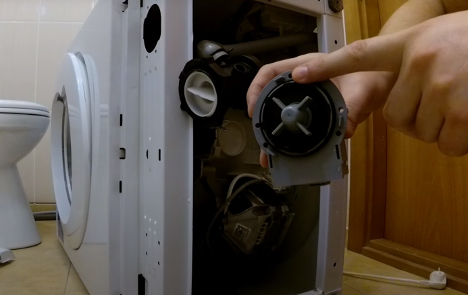 Comment changer la pompe dans la machine à laver Indesit - 8