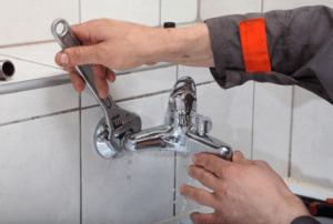 Como consertar você mesmo um vazamento de torneira