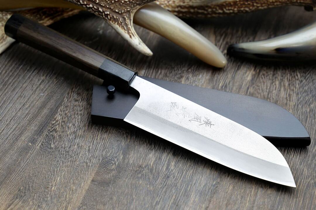 What is the santoku knife for and what is its feature