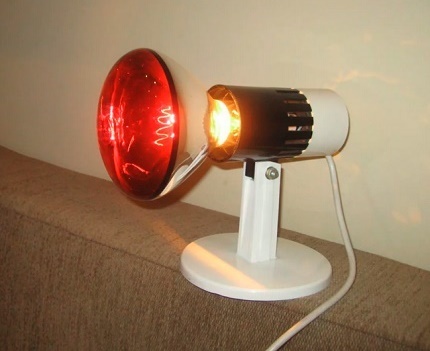 Šildoma infraraudonųjų spindulių lempa