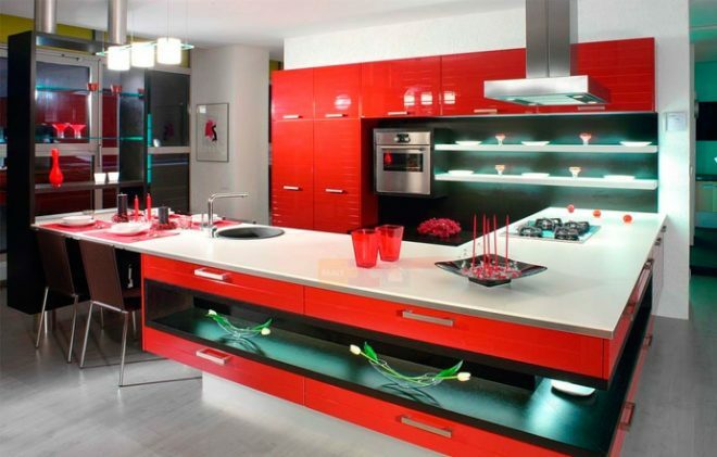 rødt kjøkken i høyteknologisk interiør 2
